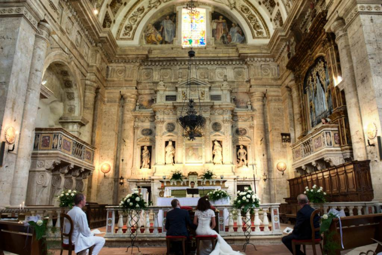 Catholic wedding ceremony in Tuscany, photo 4