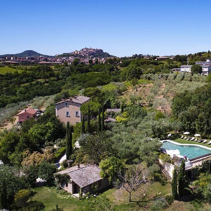 Villa with pool in the Tuscan hills